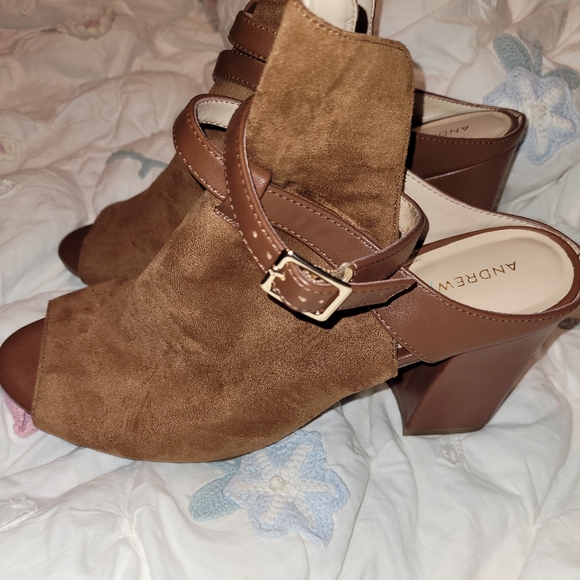 Women's Shoes - Picture 2 of 2